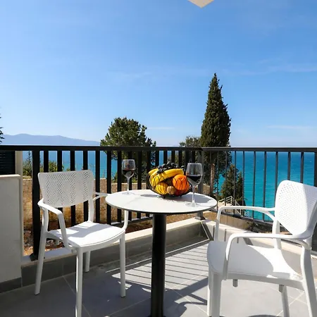Thomas - Lungo Mare * Vlore